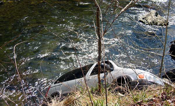 Smoky-Mtn-Car-Crash-River-0003.jpg